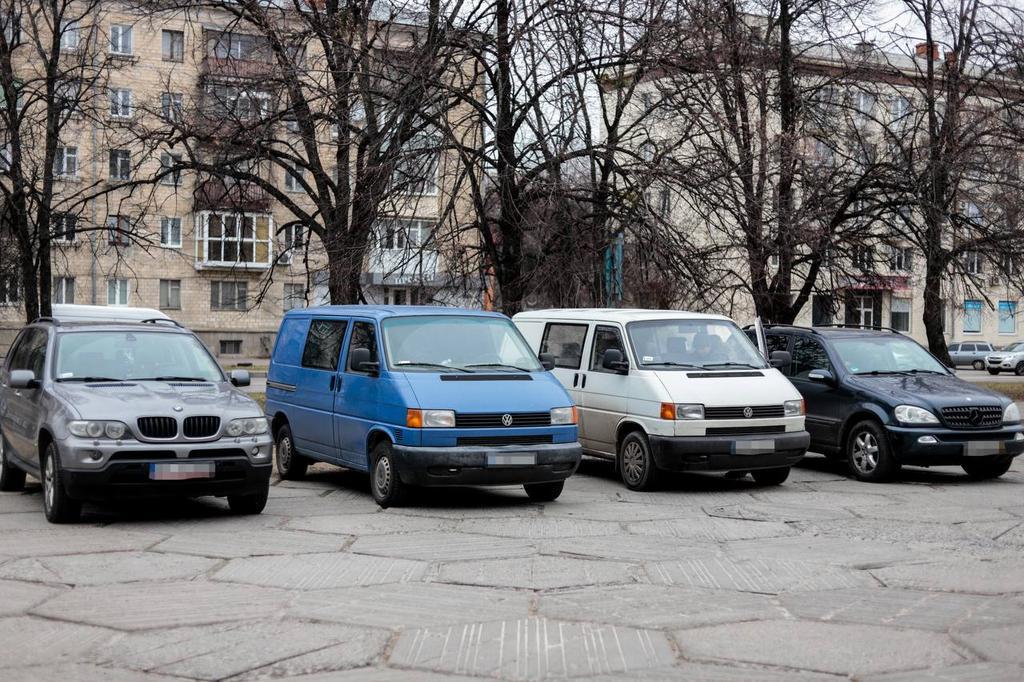 Полтавські волонтери передали чотири автівки на фронт