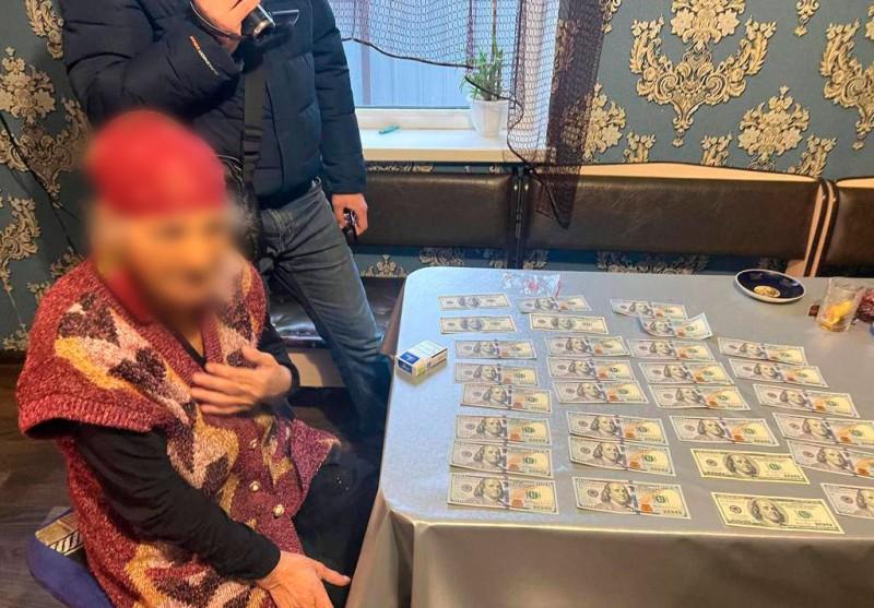 100 тисяч грн за "зняття порчі": правоохоронці Полтавщини затримали 77-річну жінку