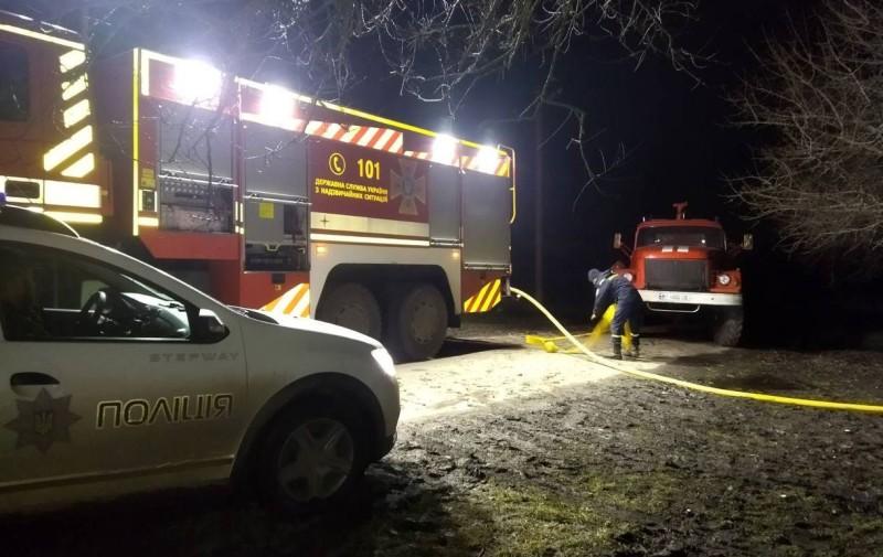 На Полтавщині чоловік підпалив будинок, в якому було троє дорослих та двоє дітей