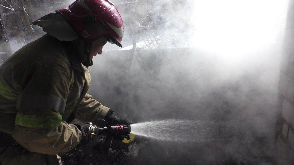 На Полтавщині горів багатоквартирний будинок: врятовано двох людей