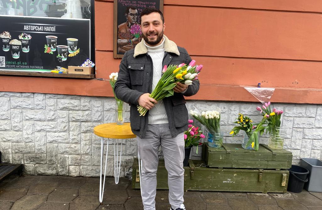 У Полтаві зібрали понад 54 тисячі гривень на тепловізори ЗСУ завдяки продажу «Бандерівських тюльпанів»