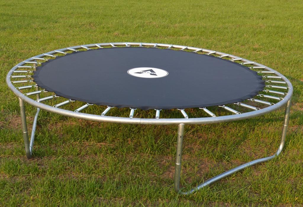 Різновиди батутів для вулиці й рекомендації щодо вибору