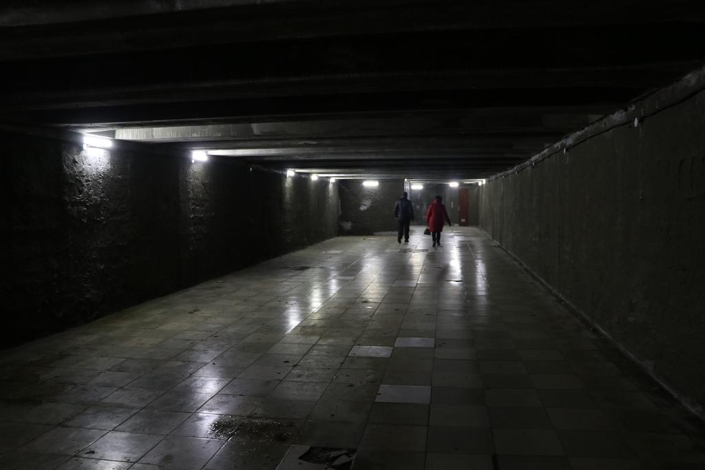 У Полтаві вандали розібрали освітлення в підземному переході. ФОТО