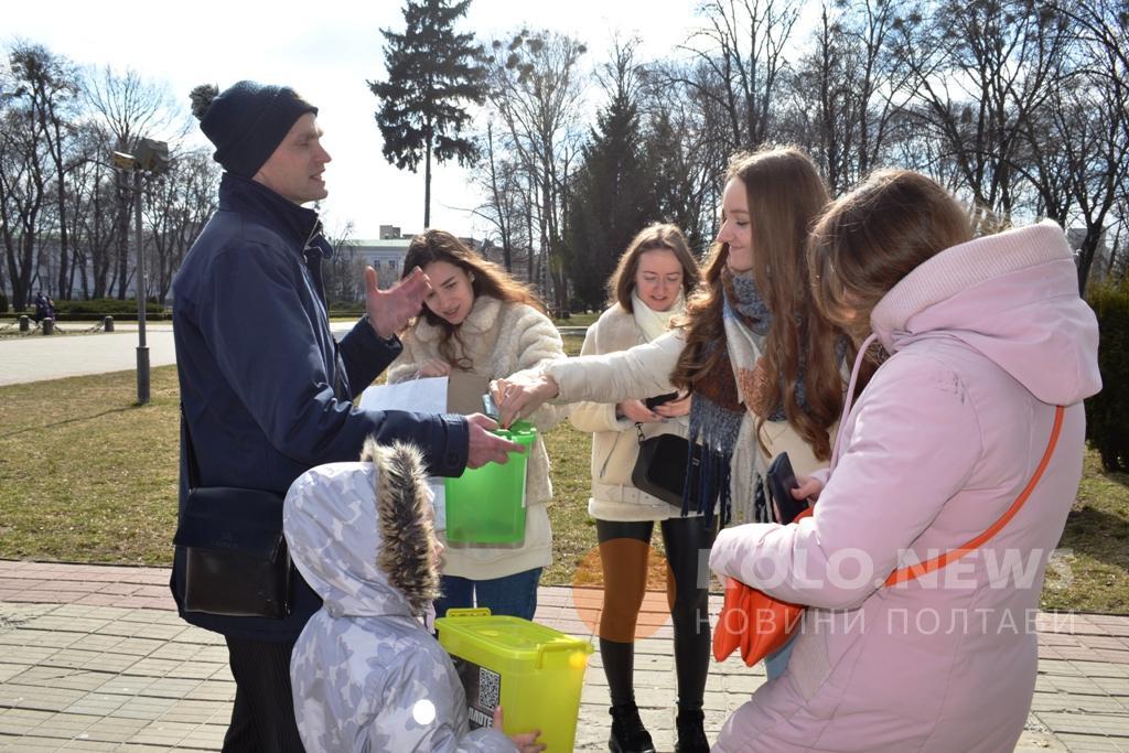 Сітки, мілітарібокси і кошти на плотер: як готуються до Великодня у Полтаві