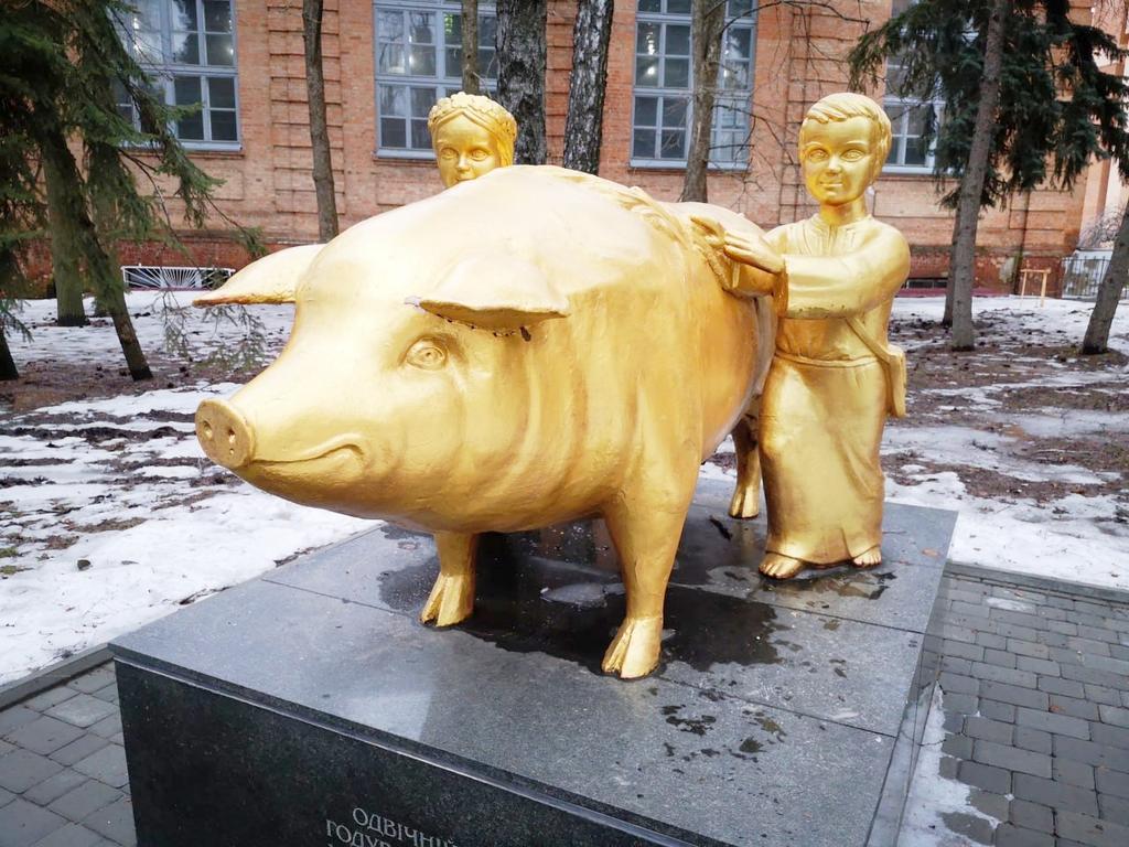 5 квітня полтавському пам'ятнику Свині виповнюється 20 років