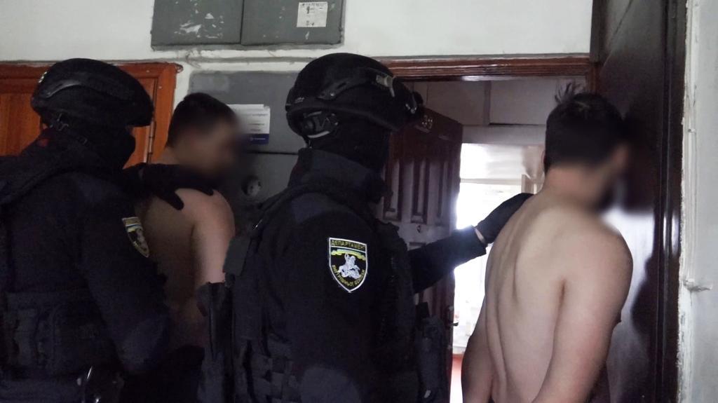 Правоохоронці Полтавщини затримали шахраїв, які продавали неіснуючі авто волонтерам та військовим