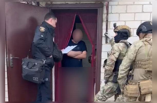 На Полтавщині чоловік погрожував місцевій родині й вимагав у неї 5 тисяч доларів США