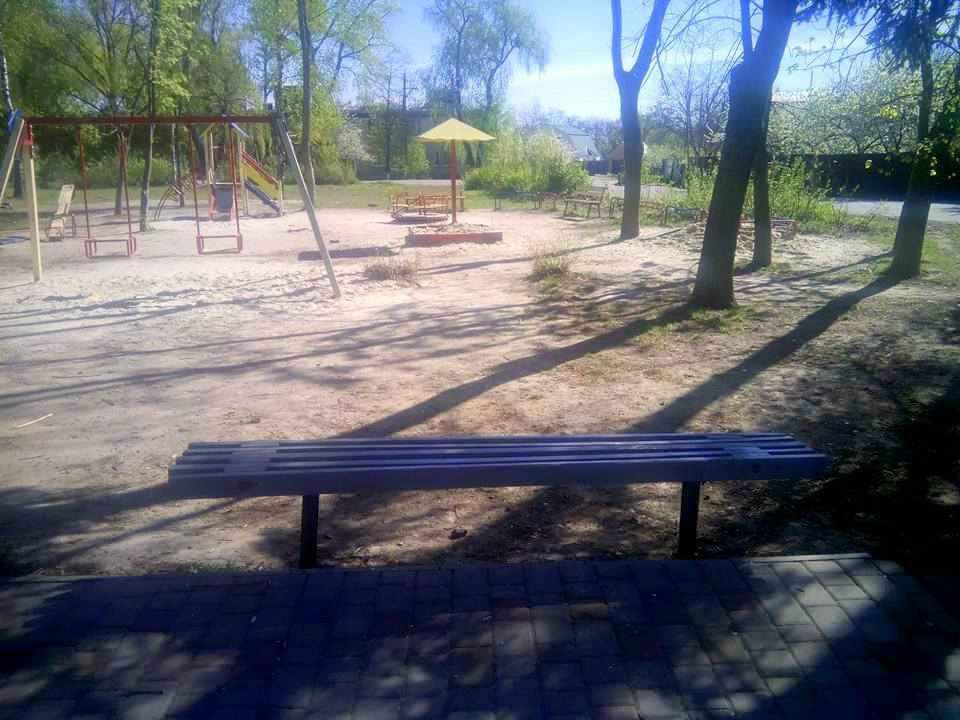 Замісь украденої лавки в полтавському парку встановили іншу. ФОТОФАКТ