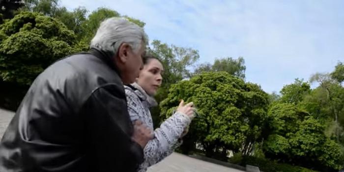 Біля Меморіалу солдатської слави у Полтаві чоловік вдарив редакторку видання "Коло"