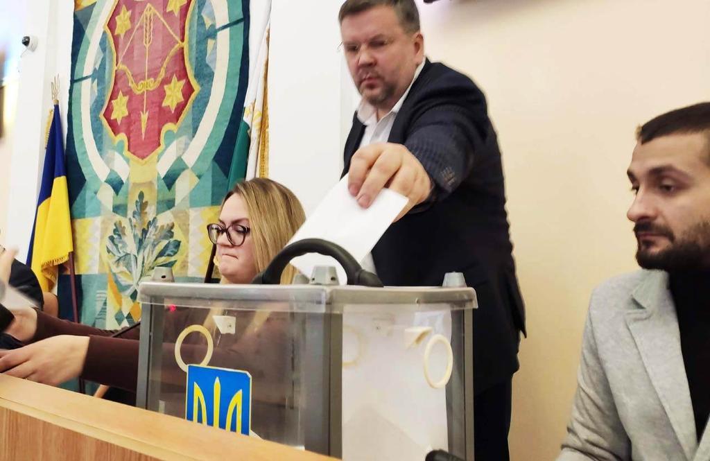 В.о. мера Полтави Карпов не допустив депутатів-фронтовиків до сесії, де його мали звільнити