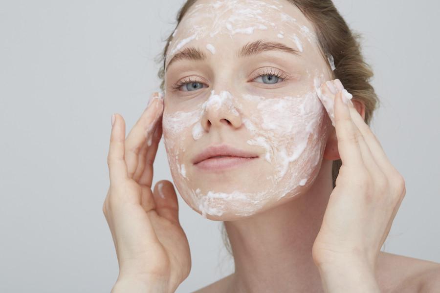 Правильне очищення шкіри обличчя: яким воно має бути