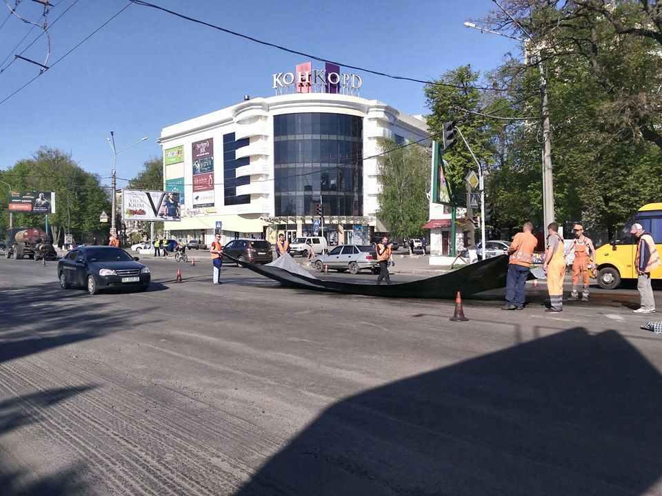 Не чекаючи негоди: у Полтаві ремонтують дорогу. ФОТОФАКТ