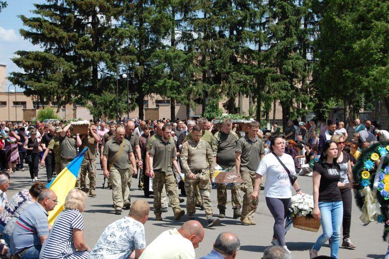 Гребінківська громада попрощалася з двома воїнами, які загинули на війні з окупантами