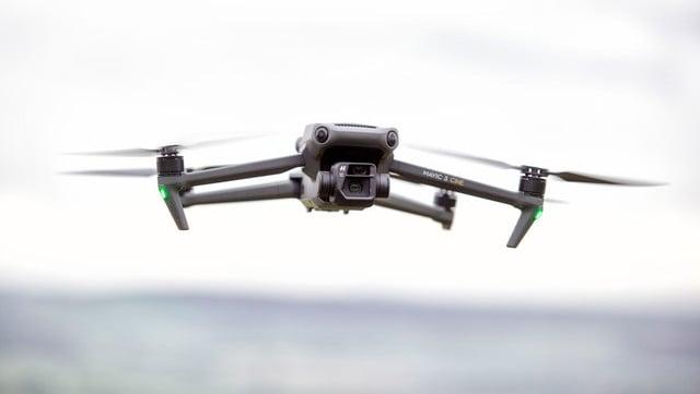 Волонтери збирають на дрони для військових, які боронять Україну у Бахмутському напрямку