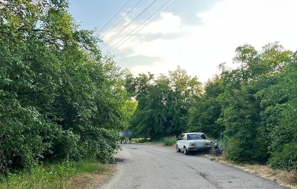 На Полтавщині легковик зіткнувся з мопедом: постраждала неповнолітня дівчина