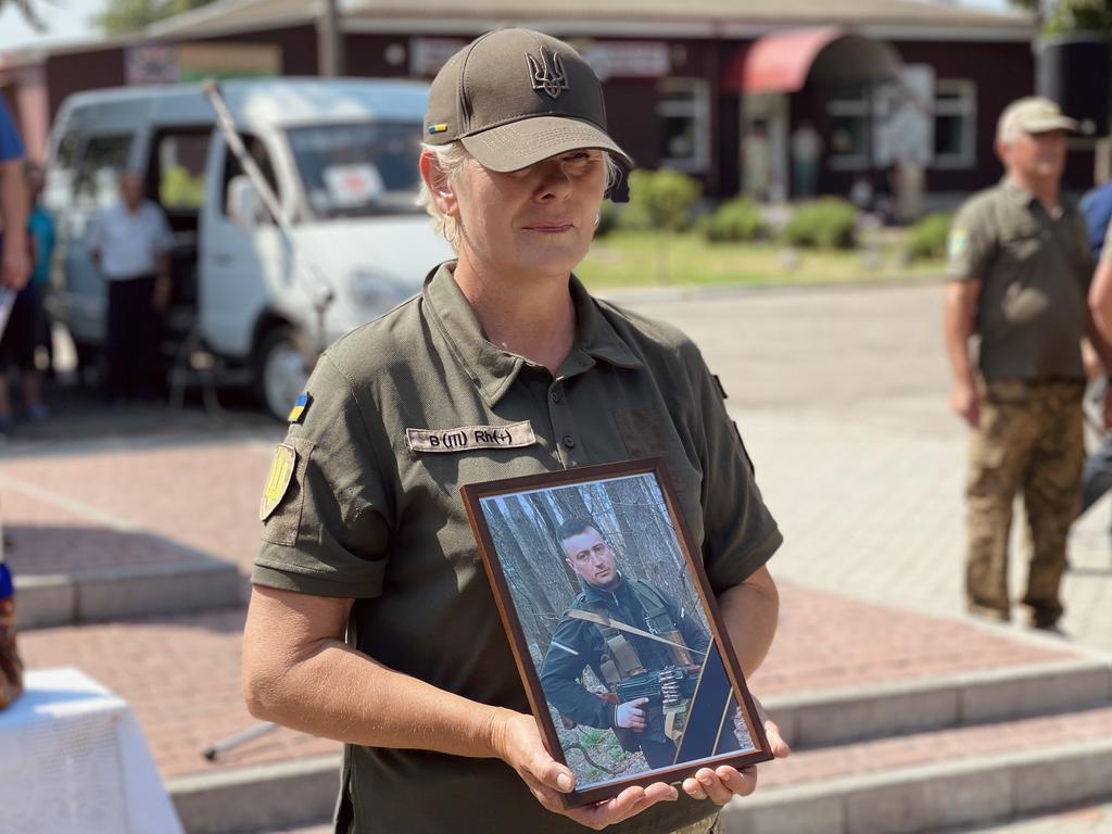 На щиті: у Полтавській громаді попрощалися з захисником України Сергієм Козіним