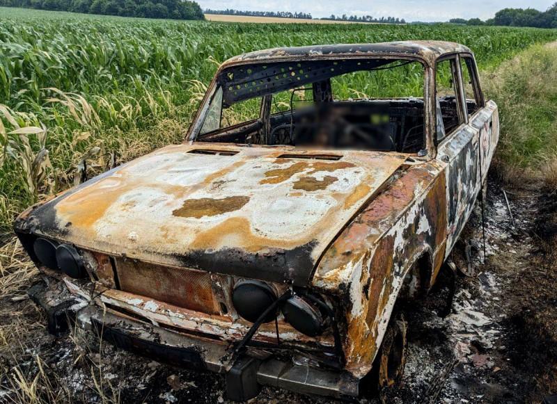 У Хорольській громаді у полі виявили тіло чоловіка в згорілому авто