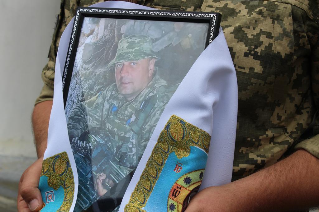 У Полтаві попрощалися із полеглим на війні Олегом Жовноватим