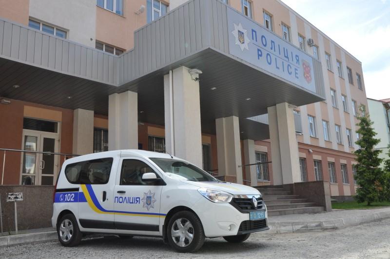 На дорозі між селами на Полтавщині виявили тіло чоловіка
