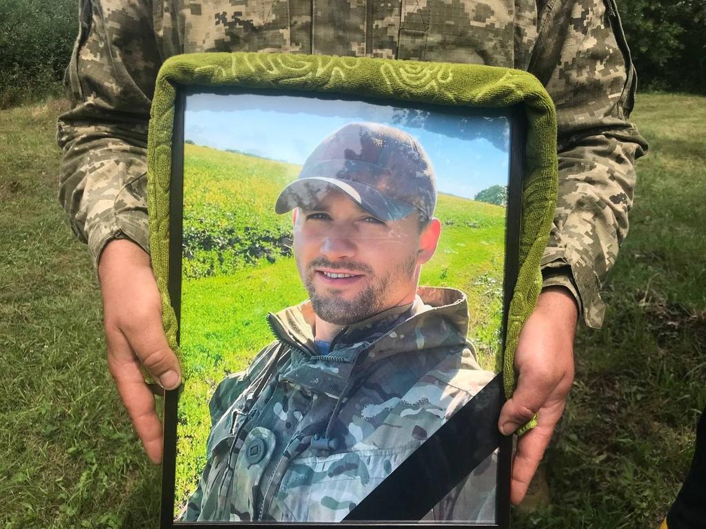 У Миргородській громаді попрощалися з земляком, воїном Євгеном Струцьким