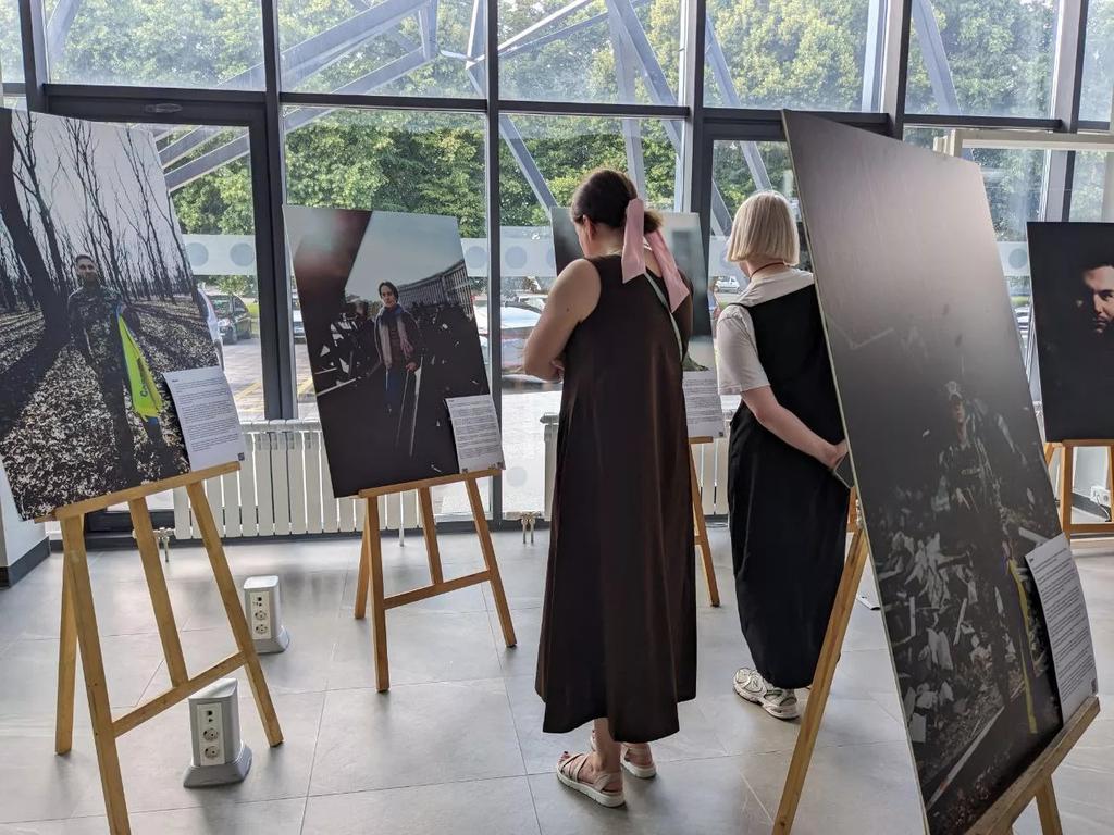 У Полтаві пройшла фотовиставка «ЛГБТІК+ на захисті України»