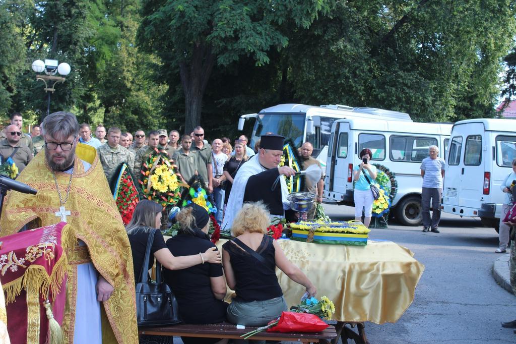 У Полтаві провели в останню путь двох побратимів-земляків, які загинули в один день на Донеччині