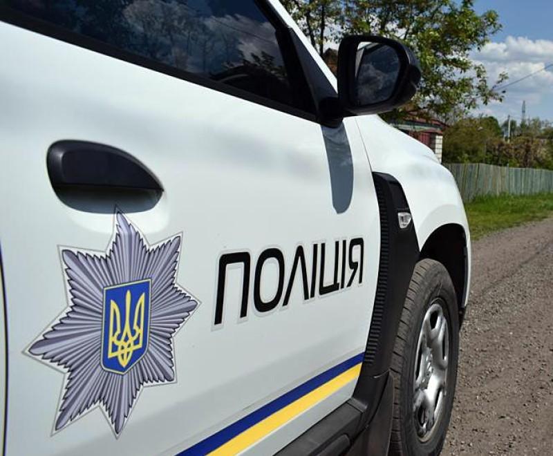 На Полтавщині на узбіччі знайшли тіло чоловіка: поліція розшукує водія, який втік з місця ДТП