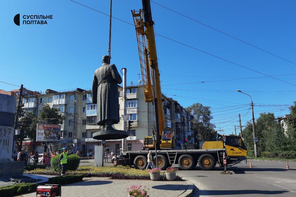 У Полтаві демонтували пам’ятник Зигіну
