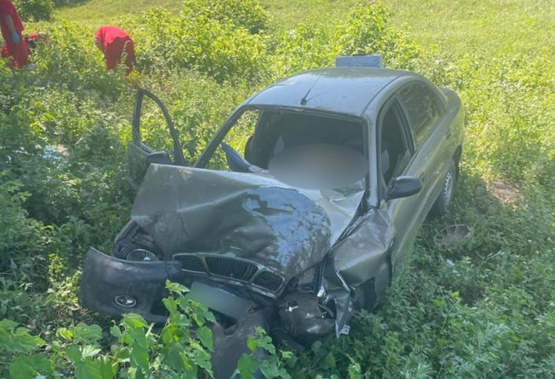 Смертельна ДТП на Полтавщині: легковик злетів з дороги, водій загинув