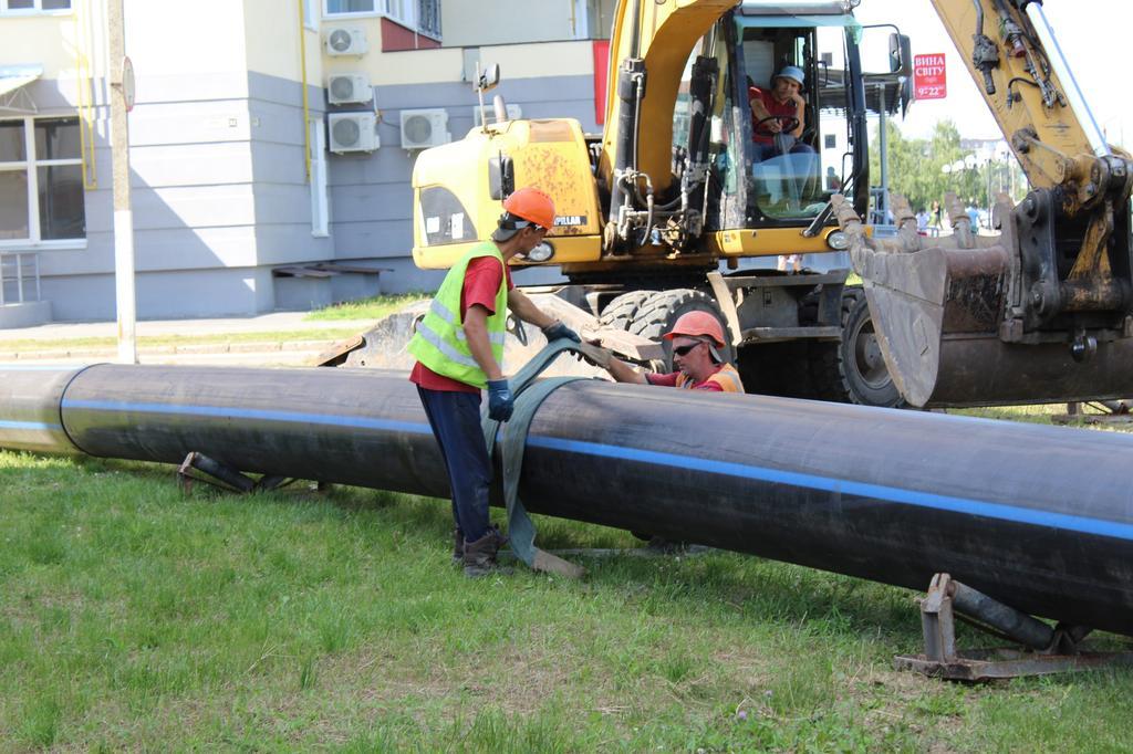На проспекті Миру у Полтаві міняють частину каналізаційного колектора