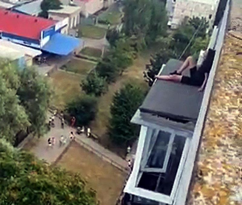 На Полтавщині травмовану дитину зняли з даху балкона 9-го поверху
