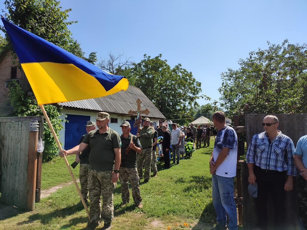 У Лохвиці попрощалися із полеглим воїном, який з перших днів повномасштабної війни захищав Україну
