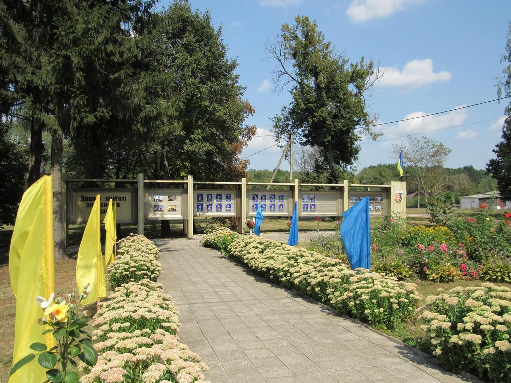 У Чорнухах на Полтавщині урочисто відкрили Дошку пам'яті захисників України