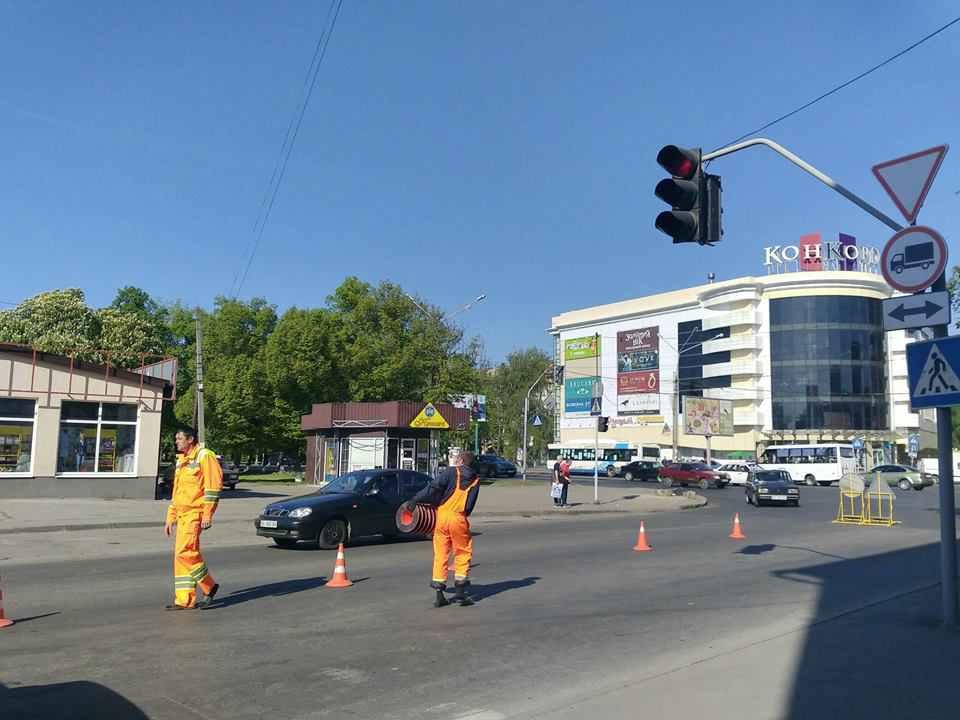 Без вихідних: у Полтаві ремонтують вулицю Патріарха Мстислава