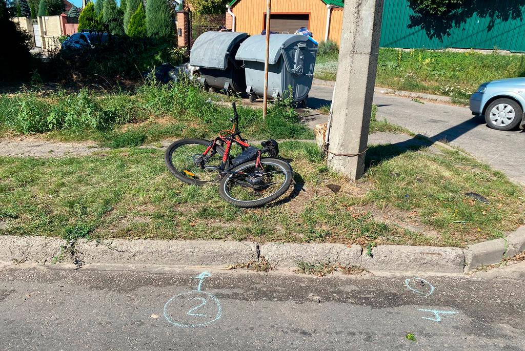 У Полтаві легковик збив велосипедистку: жінка отримала травму