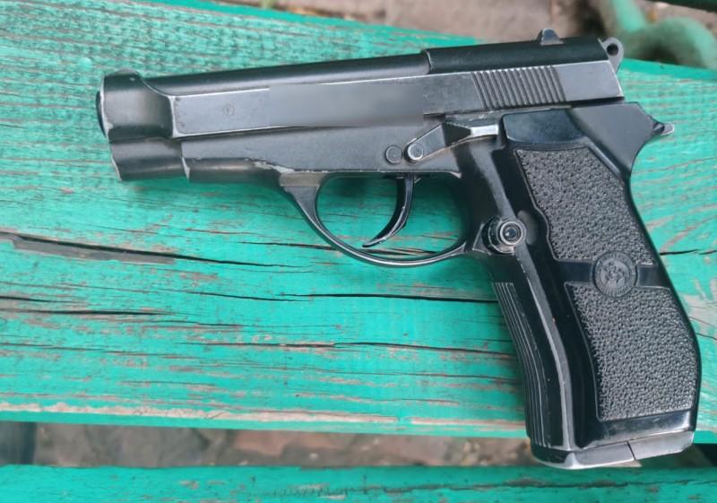 На Полтавщині правоохоронці затримали молодика, який погрожував пістолетом 11-річному хлопцю