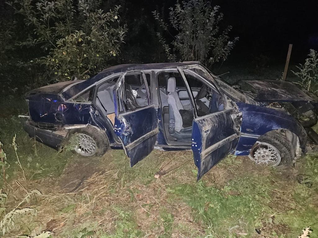 На Полтавщині легковик злетів з дороги і перевернувся: водій загинув