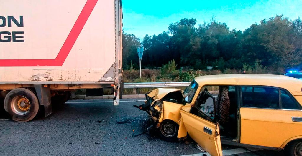 ДТП на Полтавщині: легковик зіткнувся з вантажівкою, є постраждалі