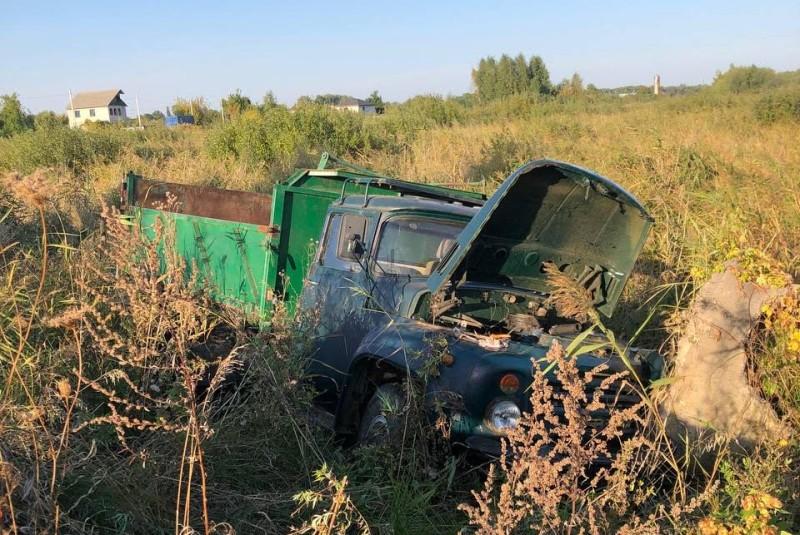 На Полтавщині «ЗІЛ» злетів з дороги та протаранив відбійник