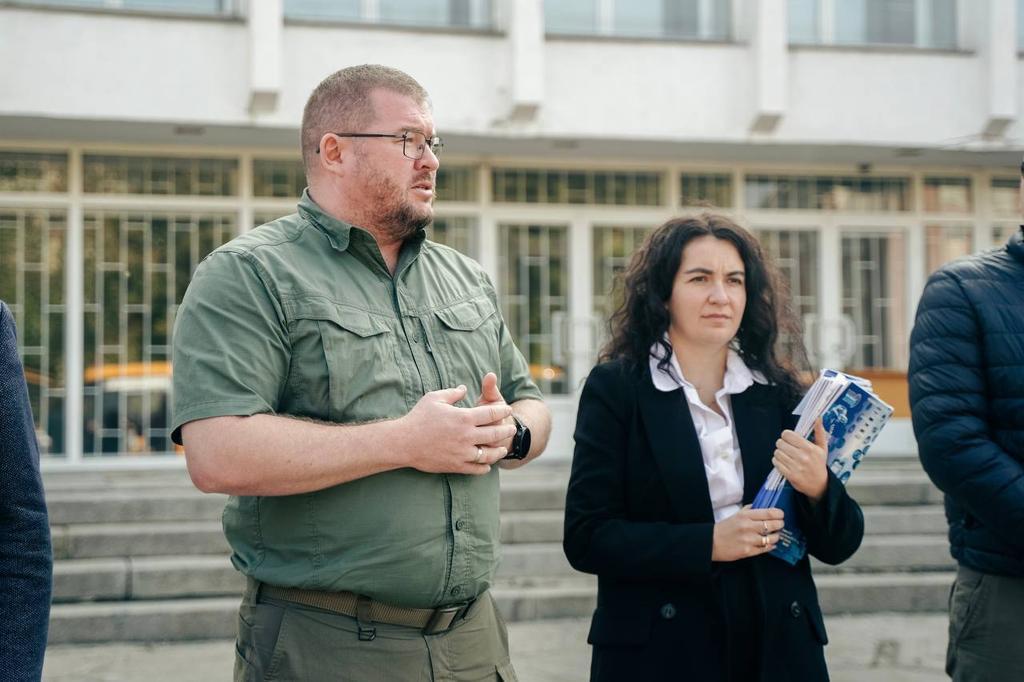 Навчальним закладам Полтавщини передали ще десять шкільних автобусів