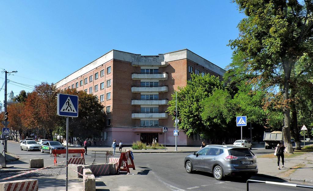У Полтаві частково заборонили паркування на трьох вулицях