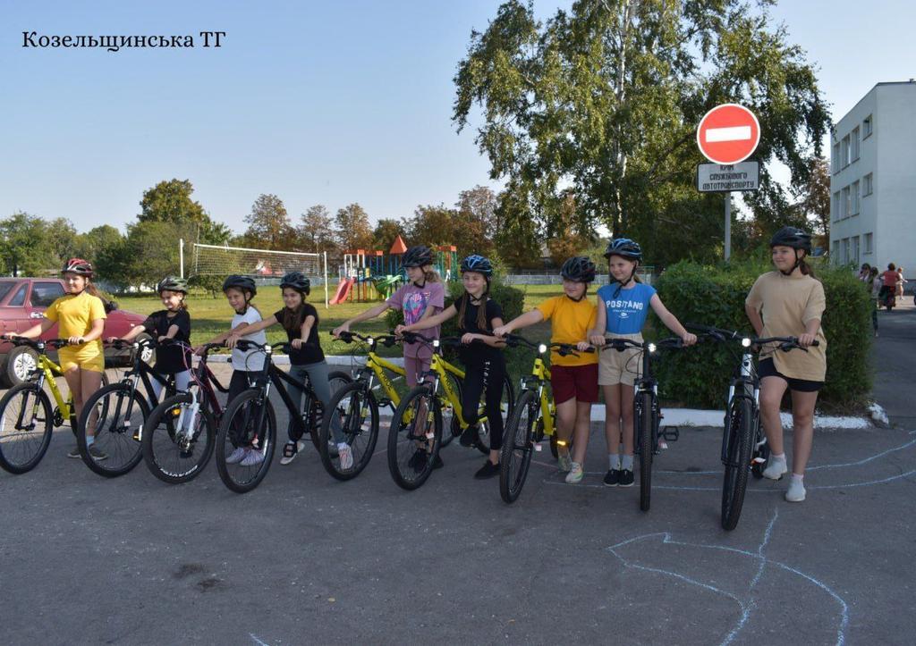 Уроки фізкультури для школярів Козельщинського ліцею стали ще цікавішими, бо у них тепер є 27 новеньких велосипедів