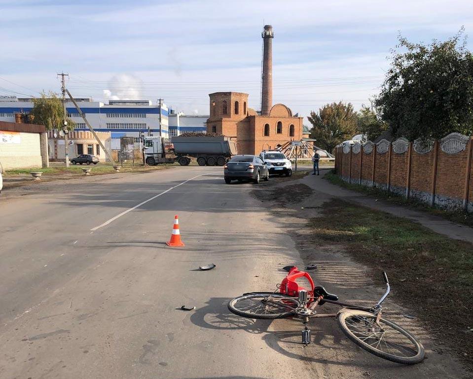 Поліція Полтавщини встановлює обставини ДТП, у якій постраждала велосипедистка з дитиною