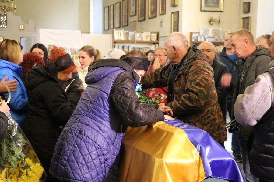 Полтавська громада попрощалася з полеглим воїном Миколою Осадчиком