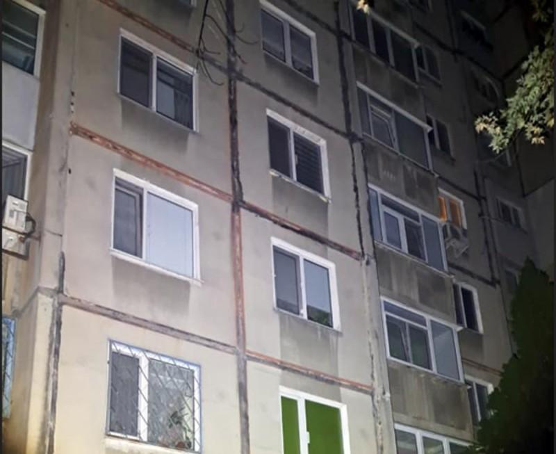 У Кременчуці жінка випала з вікна багатоповерхівки: поліція встановлює обставини смерті