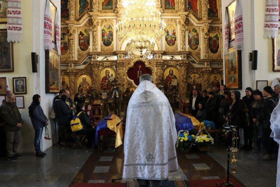 У Полтаві попрощались з полеглими на війні Олександром Фирсовим та Андрієм Зозулею