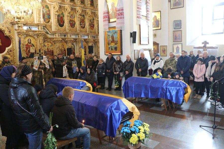 У Полтаві попрощались із трьома полеглими воїнами