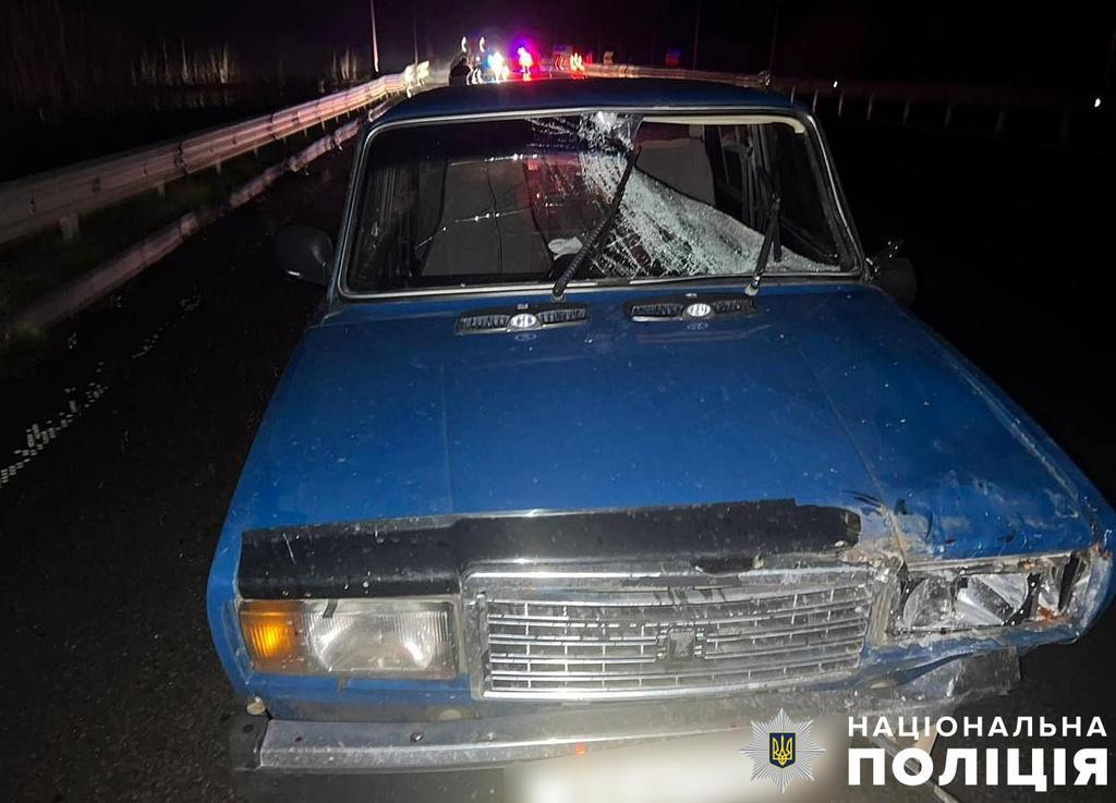 Під Лубнами легковик насмерть збив чоловіка: поліція встановлює особу загиблого