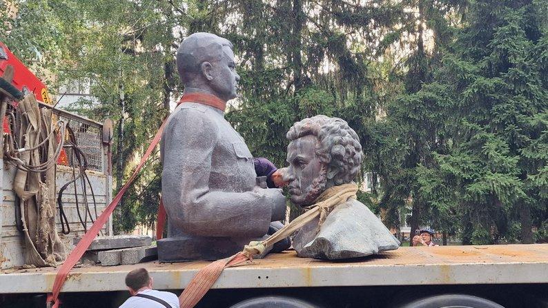 Демонтовані у Полтаві пам’ятники Пушкіну та Ватутіну відправлять до музею