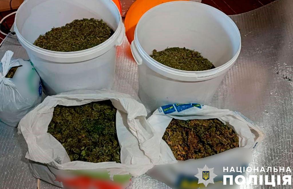 Під Полтавою правоохоронці викрили підпільний «склад» з наркотиками